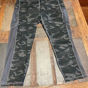 Fabletics Womans Black Camo Leggings